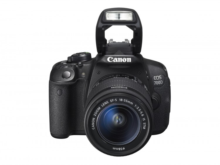 Canon EOS-700D c объективом EF-S 18–55 мм f/3,5–5,6 IS STM