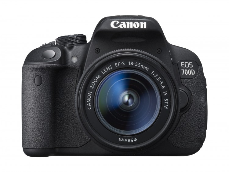 Canon EOS-700D c объективом EF-S 18–55 мм f/3,5–5,6 IS STM