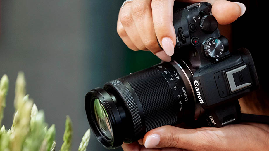 Слухи о спецификациях камеры Canon EOS R100