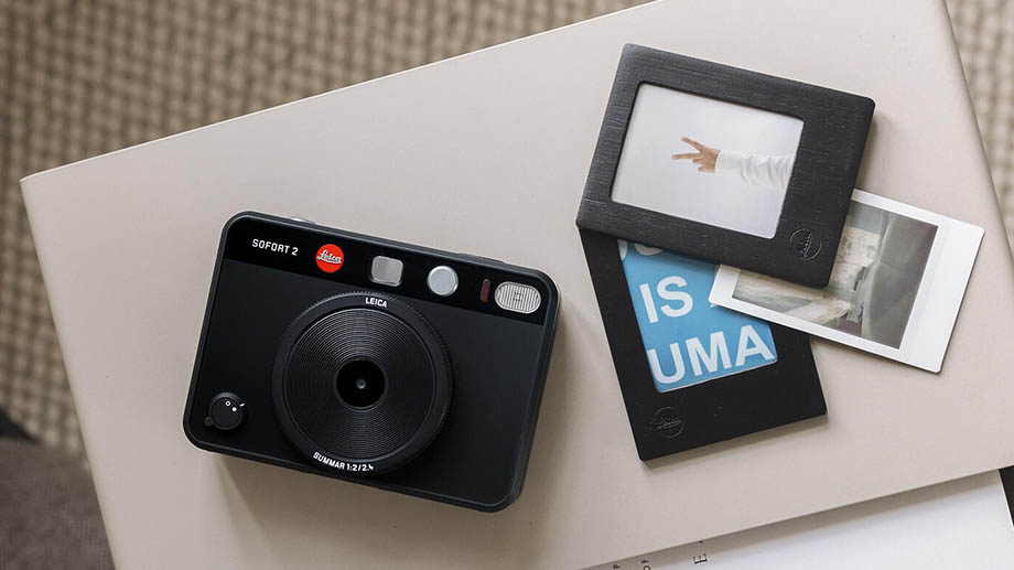 Leica Sofort 2 – гибридная камера мгновенной печати, которая снимает в цифровом формате и печатает