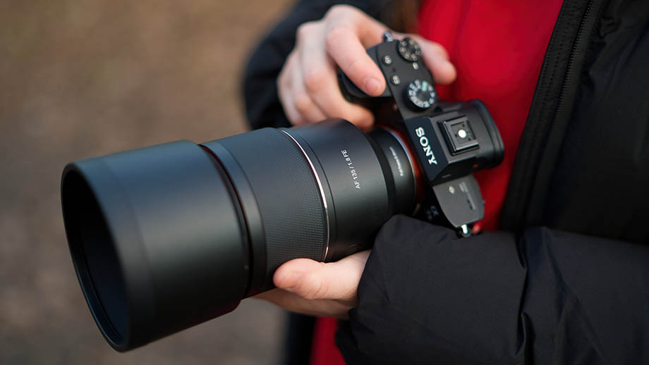 Samyang представила полнокадровый объектив AF 135mm f/1.8 для Sony