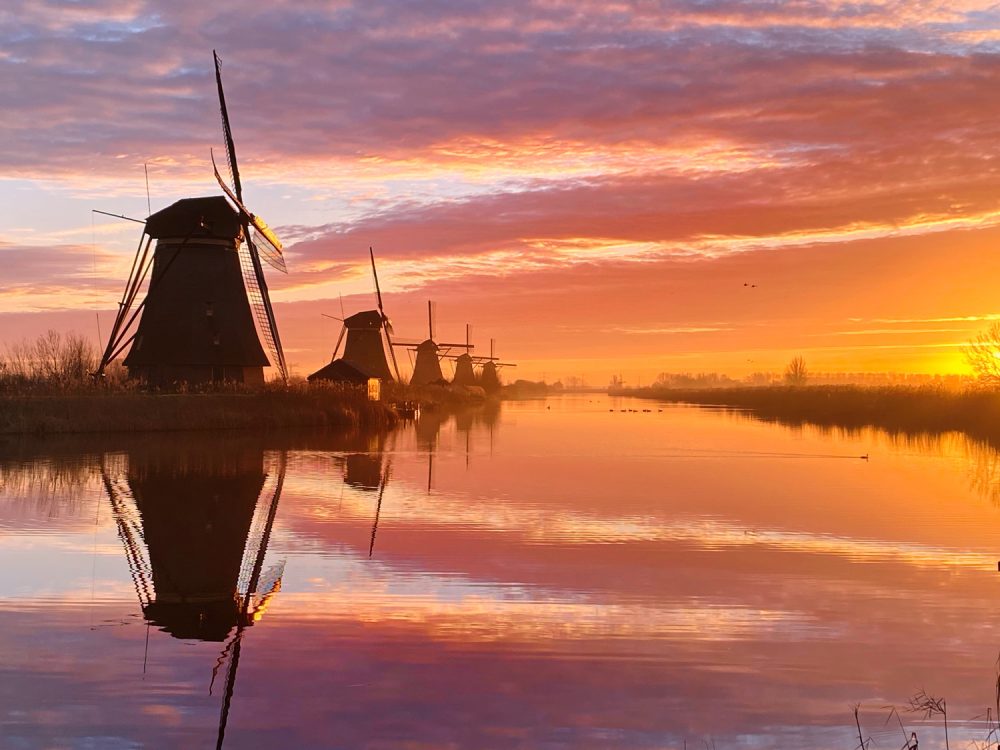 Песня доброе утро на голландском. Нидерланды закат. Рассвет в Нидерландах. Нидерланды утро. Iphone Photography Awards 2021.